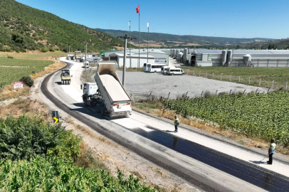Bursa Büyükşehir Belediyesi Karacabey ve Mustafakemalpaşa’da ulaşım iyileştirmek için yol yenileme çalışmaları yapıyor.