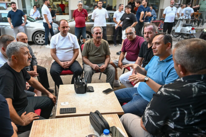İzmir Bornova Belediye Başkanı Ömer Eşki'de Çamdibi’nde esnaf turu