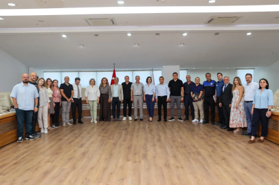İzmir Karabağlar’da ilçenin her yıl 80 milyon TL'si sahipsiz atıklara gidiyor.
