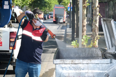 Manisa'da Çöp konteynerlerinde temizlik ve ilaçlama seferberliği