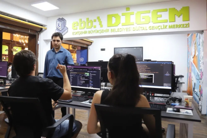 Eskişehir Büyükşehir Belediyesi Dijital Gençlik Merkezi (DİGEM), gençleri geleceğin meslekleriyle buluşturmaya devam ediyor