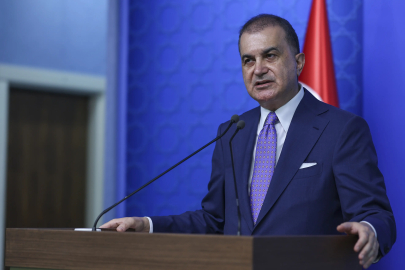 Ömer Çelik’ten Ertuğrul Özkök’e Tepki: “Erdoğan ile Franco’yu Kıyaslamak Zihinsel ve Ahlaki Sefalettir”