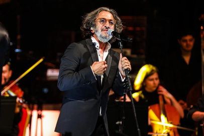 64. Uluslararası Bursa Festivali kapsamında sahne alan Bursalı sanatçı Fettah Can, müzikseverlere unutulmaz bir gece yaşattı.