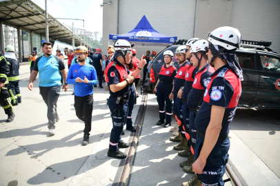 Kocaeli Çayırova Belediyesi Arama Kurtarma Timi (ÇAK-TİM)’den başarılı tren kazası tatbikatı