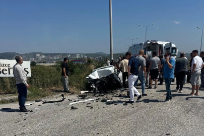 Düzce Kuzey Çevre Yolu'nda kaza: otomobil ile kamyonun çarpışması sonucu meydana gelen trafik kazasında 1 kişi yaralandı.