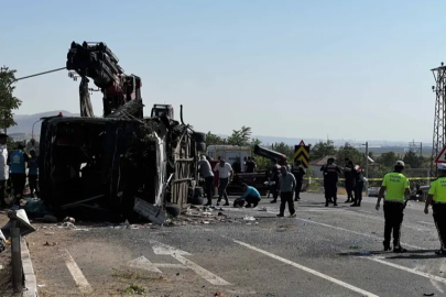 Kayseri’de Yolcu Otobüsü Devrildi: 1 Kişi Hayatını Kaybetti, 22 Yaralı Var
