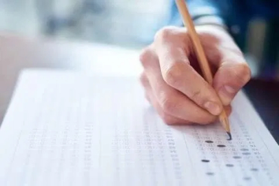 ÖSYM, bugün gerçekleştirilen 2026-YÖKDİL/2 sınavının temel soru kitapçıkları ile cevap anahtarlarının yüzde 10’unu erişime açtı.