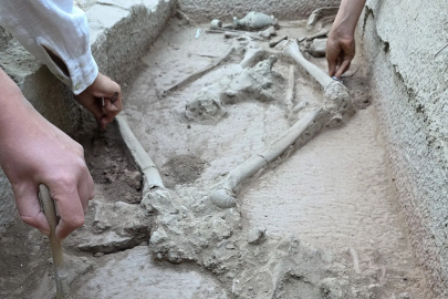 Antalya’daki Aspendos Antik Kenti kazılarında 2 bin 400 yıllık gizem Güreşçi mezarı ortaya çıktı