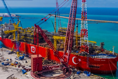 Türkiye’nin ilk yüzer üretim platformu Osman Gazi, Karadeniz’deki görevine hazırlanıyor.