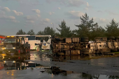 Kayseri'de yolcu otobüsü ile yakıt tankeri çarpıştı: 35 yaralı