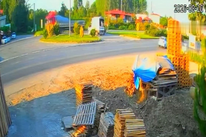 Samsun Çarşamba'da elektrikli bisiklet kazası kamerada: 18 yaşındaki Esra Turan hayatını kaybetti