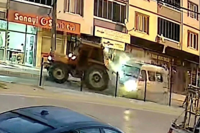Bursa’da tarım işçilerini taşıyan panelvan traktöre çarptı: 10 yaralı