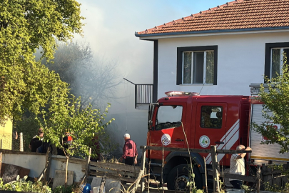 Bolu’da otluk alanda yangın: Odunluk ve 3 ev zarar gördü