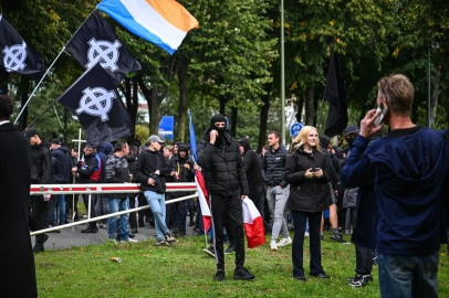 Hollanda Lahey’de mülteci karşıtı gösteride polis müdahalesi