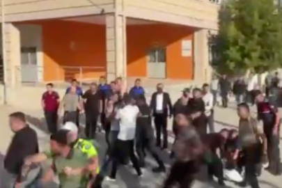 Manisa’da lise önünde silahlı saldırı: Yaralı öğrenciler var