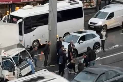 İstanbul E-5 Haramidere’de yağmur kazası: Ağır yaralı sürücüye vatandaşlar kalp masajı yaptı