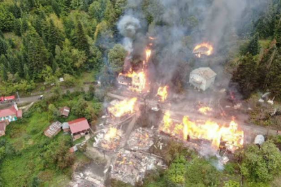 Kastamonu’da köy yangını: Alevler 8 evi sardı, ekiplerin müdahalesi sürüyor