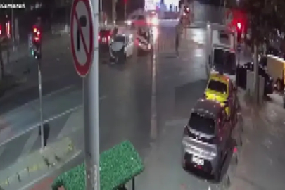 İstanbul Sultangazi’de zincirleme kaza: 3 araç birbirine girdi, 5 kişi yaralandı