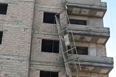 Mersin Tarsus'ta inşaat iskelesinden düşen işçi hayatını kaybetti