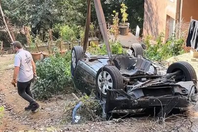 Beşiktaş’ta fren yerine gaza bastı, otomobil site bahçesine uçtu