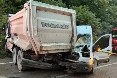 Ordu’da kamyon ile öğrenci minibüsü çarpıştı: 1 ölü, 23 yaralı