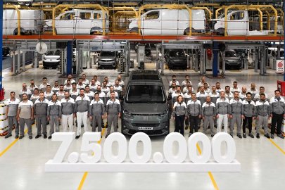 Tofaş, Bursa Fabrikası'nda 7,5 milyonuncu aracı olan Fiat Ulysse'yi üretti