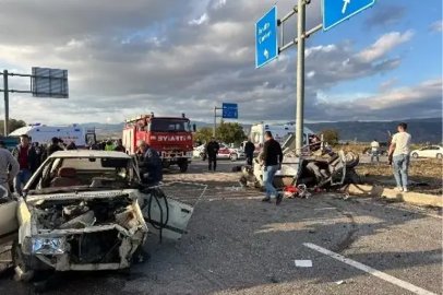 Çorum’da iki otomobil çarpıştı: 5’i aynı aileden 7 yaralı