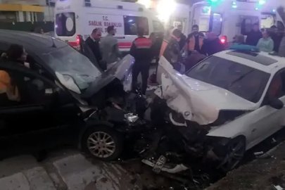 Gebze’de iki otomobil çarpıştı: 4 yaralı, 1’inin durumu ağır