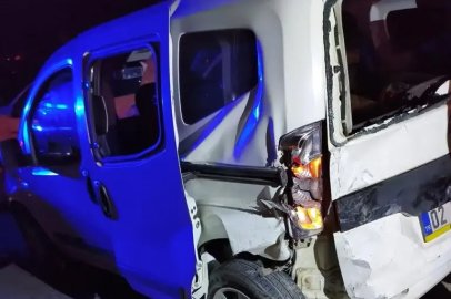 Adıyaman’da iki hafif ticari araç çarpıştı: 4’ü çocuk 8 yaralı